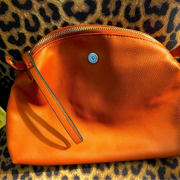 Steve Madden NWOT Crossbody & Wristlet Fall color - burnt orange & SM Bow - Picture 6 of 13